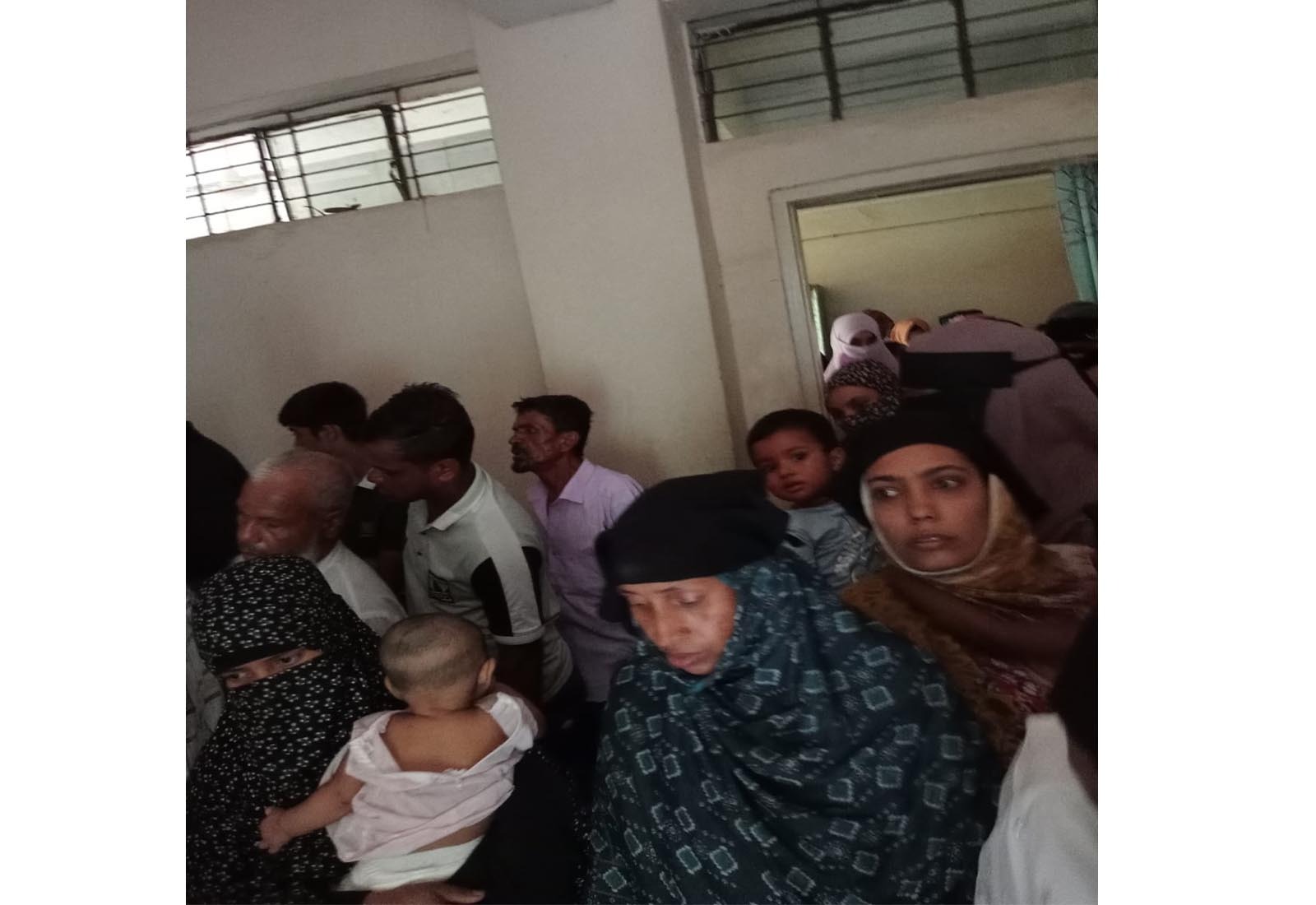 জাজিরা হাসপাতালে সেবা বিঘ্নিত চিকিৎসক সংকট দুই জন চিকিৎসক দিয়ে চলছে সেবা