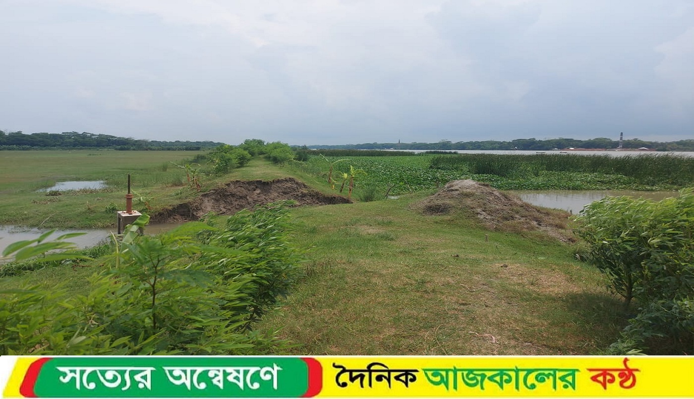 বরিশালের বাকেরগঞ্জে ঘুনিঝর শক্তির আঘাতে বেরি বাঁধ ভাঙ্গনে প্লাবিত চর আউলিয়াপুর এলাকার শতশত পরিবার