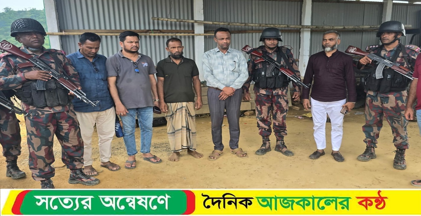 অপহরণ হওয়া দুলালকে উদ্ধার করেছে বিজিবি চেয়ারম্যানের কাছে হস্তান্তর