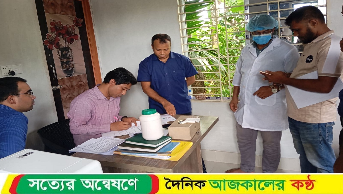 পিরোজপুরে আইসক্রিম ফ্যাক্টরীতে ভ্রাম্যমান আদালতের অভিযান