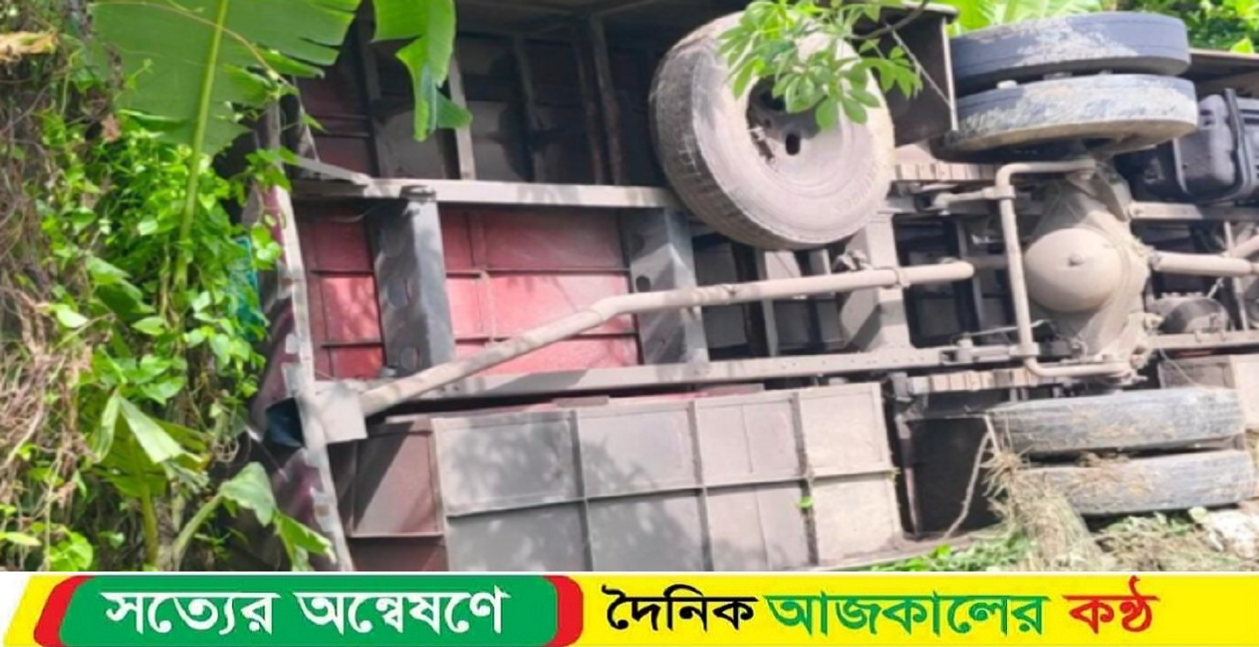 গৌরনদীতে বেপরোয়া গতিতে নিয়ন্ত্রণ হারিয়ে খাদে এনা পরিবহন আহত ১০