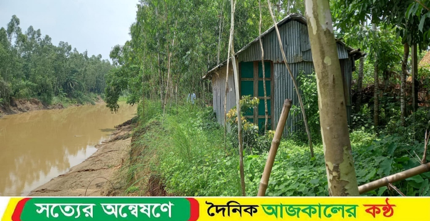 শেরপুরে বালুদস্যুদের থাবায় বসতভিটা হারিয়ে বিপাকে এক ভুমিহীন পরিবার