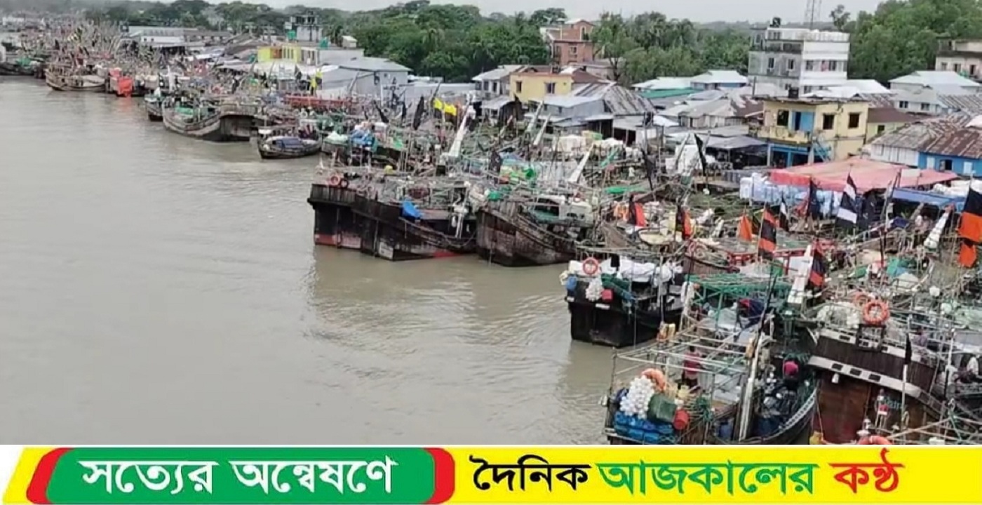 বঙ্গোপসাগরে ১৫ জেলে সহ মাছধরা ট্রলার ডুবি, উদ্ধার ৯, নিখোঁজ ৬