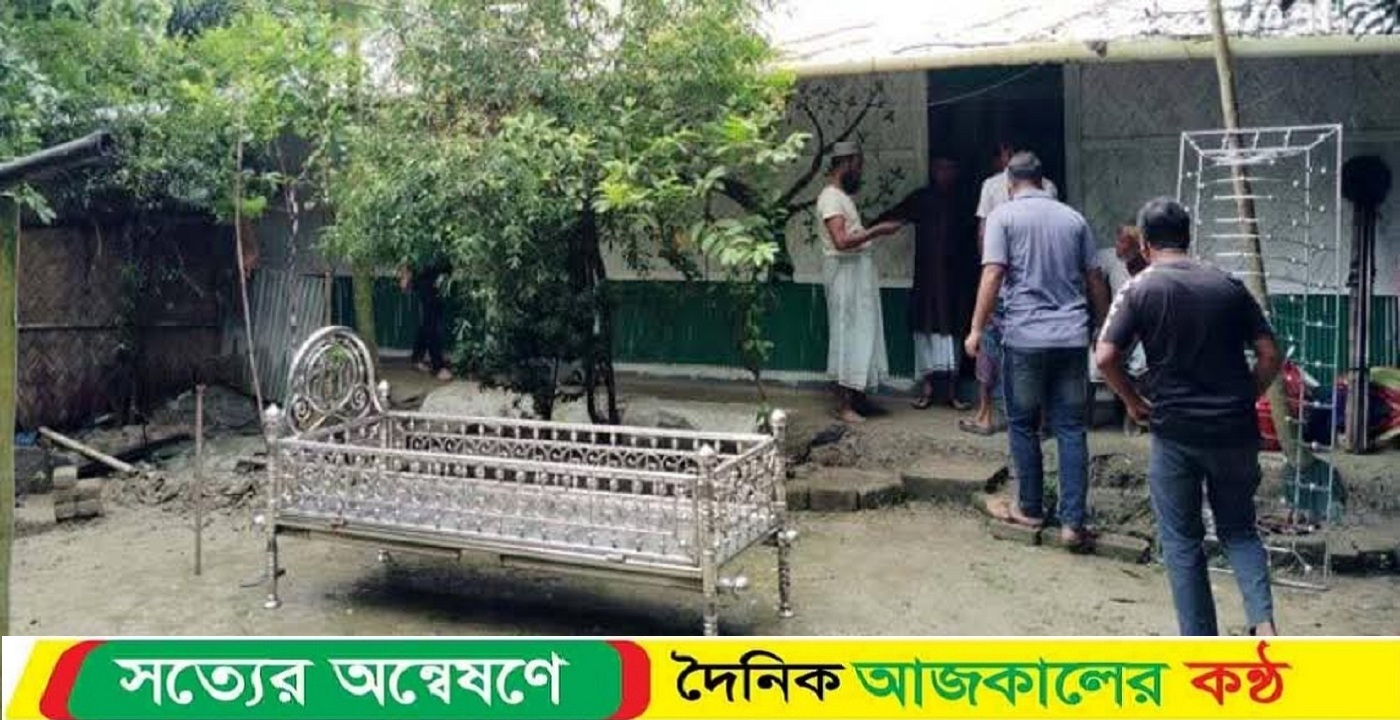 বাড়িতে বাবার মরদেহ রেখে পরীক্ষাকেন্দ্রে নুসরাত