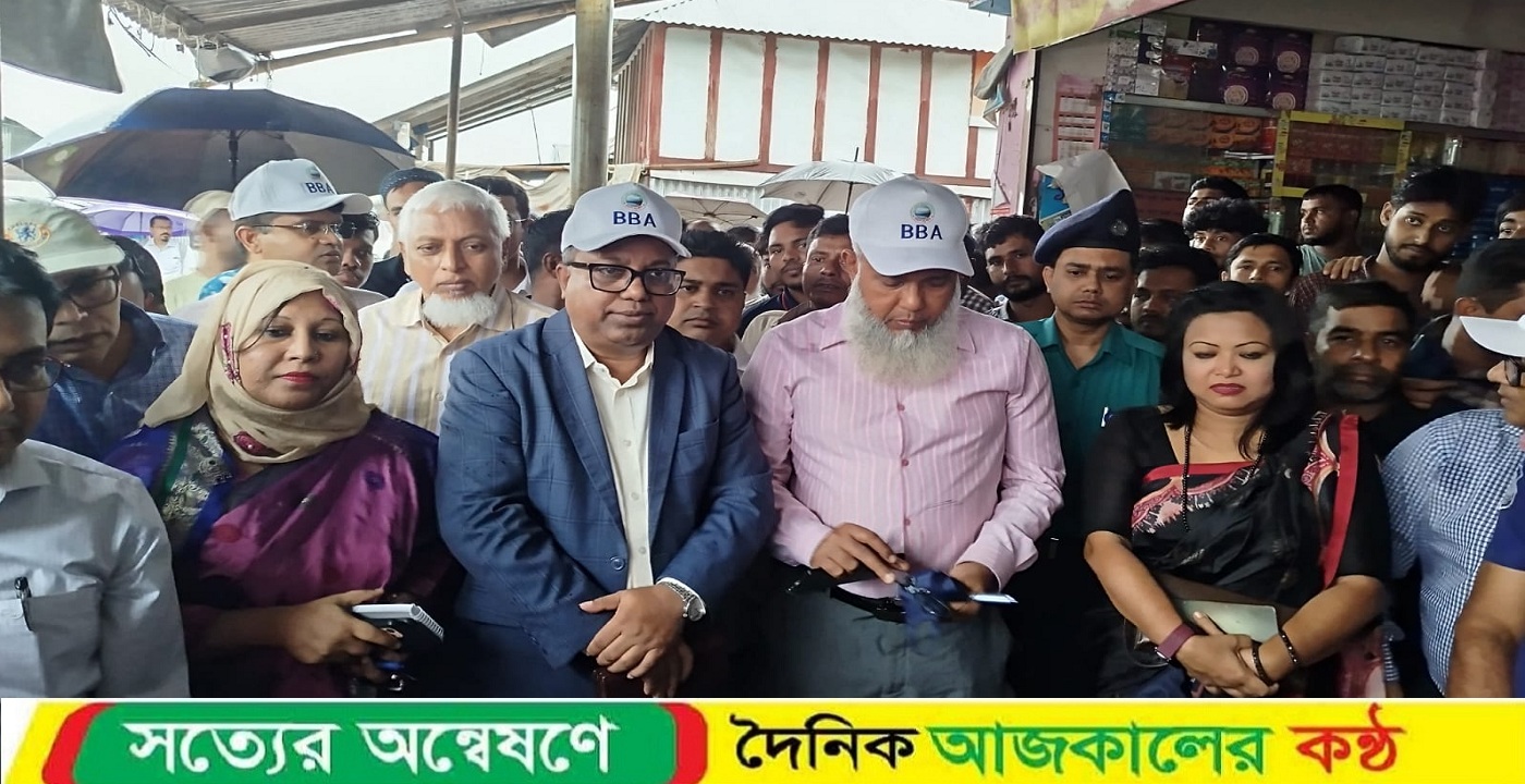 পদ্মার ভাঙনে ক্ষতবিক্ষত মাঝিরঘাট, পরিদর্শনে পানি ও সেতু সচিব