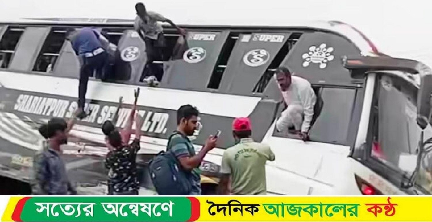 জাজিরায় নিয়ন্ত্রণ হারিয়ে বাস খাদে, অল্পের জন্য রক্ষা পেল ২০ যাত্রী