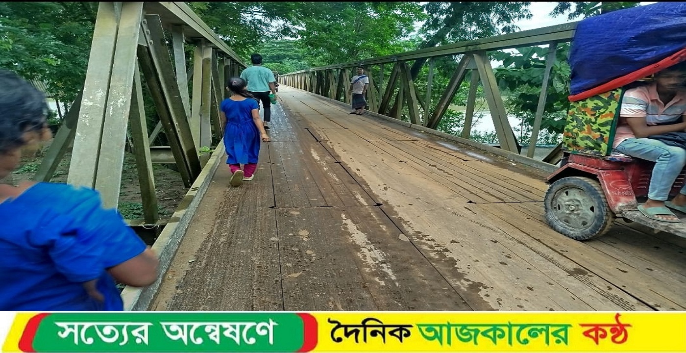 দেবিদ্বারের কালিকাপুর ব্রিজ ঝুঁকিপূর্ণ, বন্ধ হয়নি ভারী যান চলাচল