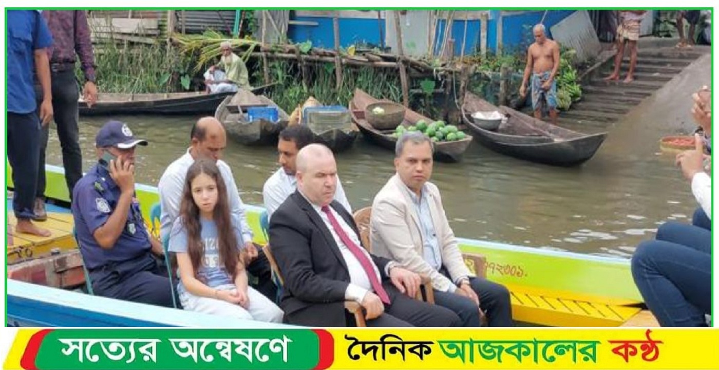 ঝালকাঠির ভাসমান হাট দেখে অভিভূত আলজেরিয়ার রাষ্ট্রদূত, পেয়ারা রপ্তানির সম্ভাবনা