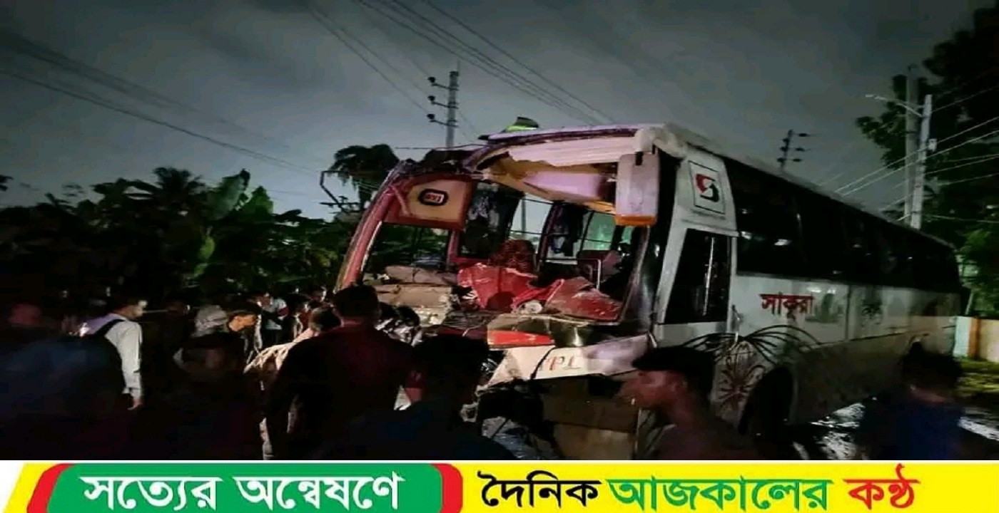 বরিশালে মধ্যরাতে দুটি যাত্রীবাহী বাসে সংঘর্ষে আহত ১০