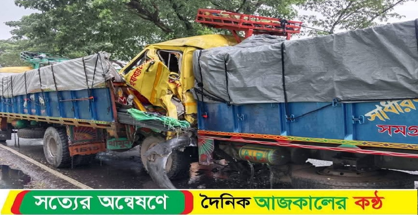 চালককে পাশে বসিয়ে ট্রাক চালাচ্ছিলো হেলপার এবং দুর্ঘটনায় মৃত্যু