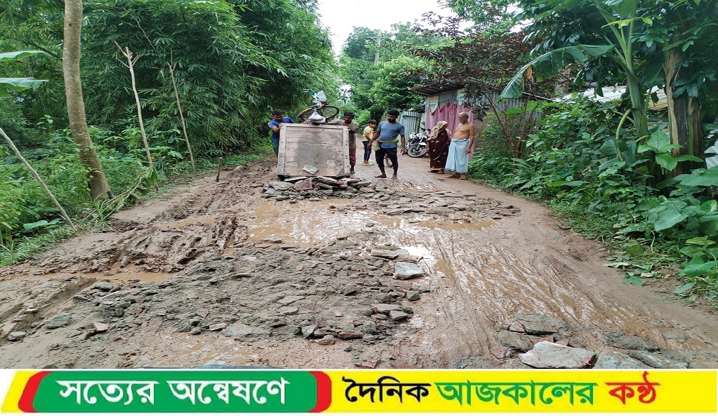 গৌরনদীতে মানবতার সেবকের অর্থায়নে রাস্তা মেরামত।