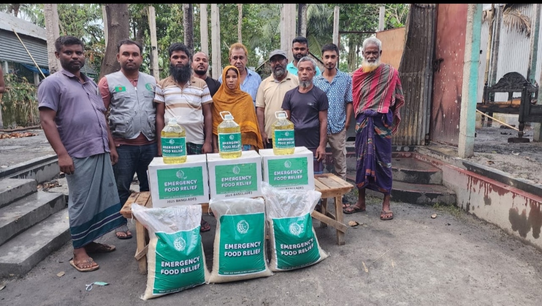 সরিষাবাড়ীতে অগ্নিকাণ্ডে ক্ষতিগ্রস্ত পরিবারের পাশে দোস্ত এইড বাংলাদেশ সোসাইটি