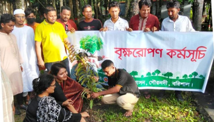 গৌরনদীতে বৃক্ষরোপণ কর্মসূচির উদ্বোধন