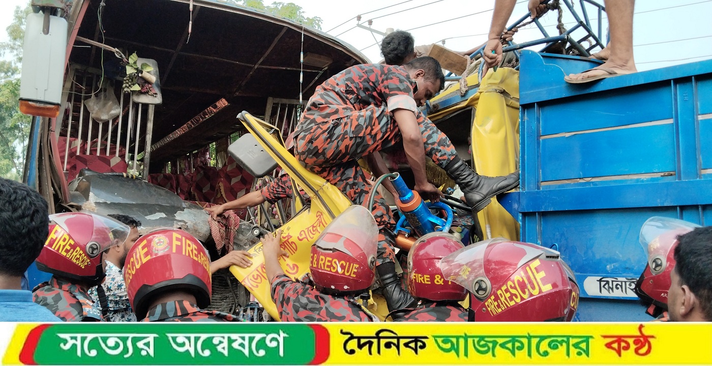 সৈয়দপুরে ট্রাক-বাস মুখোমুখি সংঘর্ষে আহত ১৪, মহাসড়কে এক ঘন্টা যান চলাচল বন্ধ