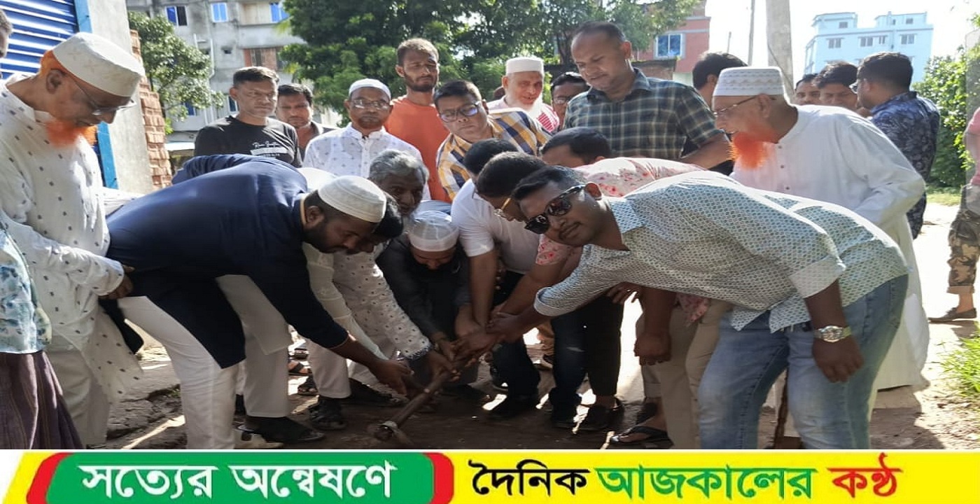 গাজিপুর নগরীর কোনাবাড়ী এলাকায় আমতলা রাস্তার কাজের শুভ উদ্বোধন