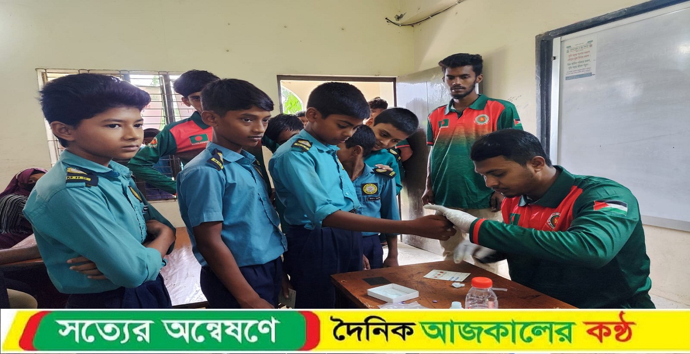 মিঠাছড়া উচ্চ বিদ্যালয়ে বিনামূল্যে রক্তের গ্রুপ নির্ণয় করেছে আদর্শ ছাত্র ও যুব সমাজ