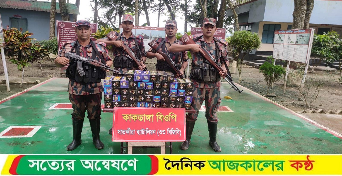 সাতক্ষীরা ও কলারোয়া সীমান্তে মাদক বিরোধী অভিযানে ভারতীয় মদসহ মালামাল জব্দ