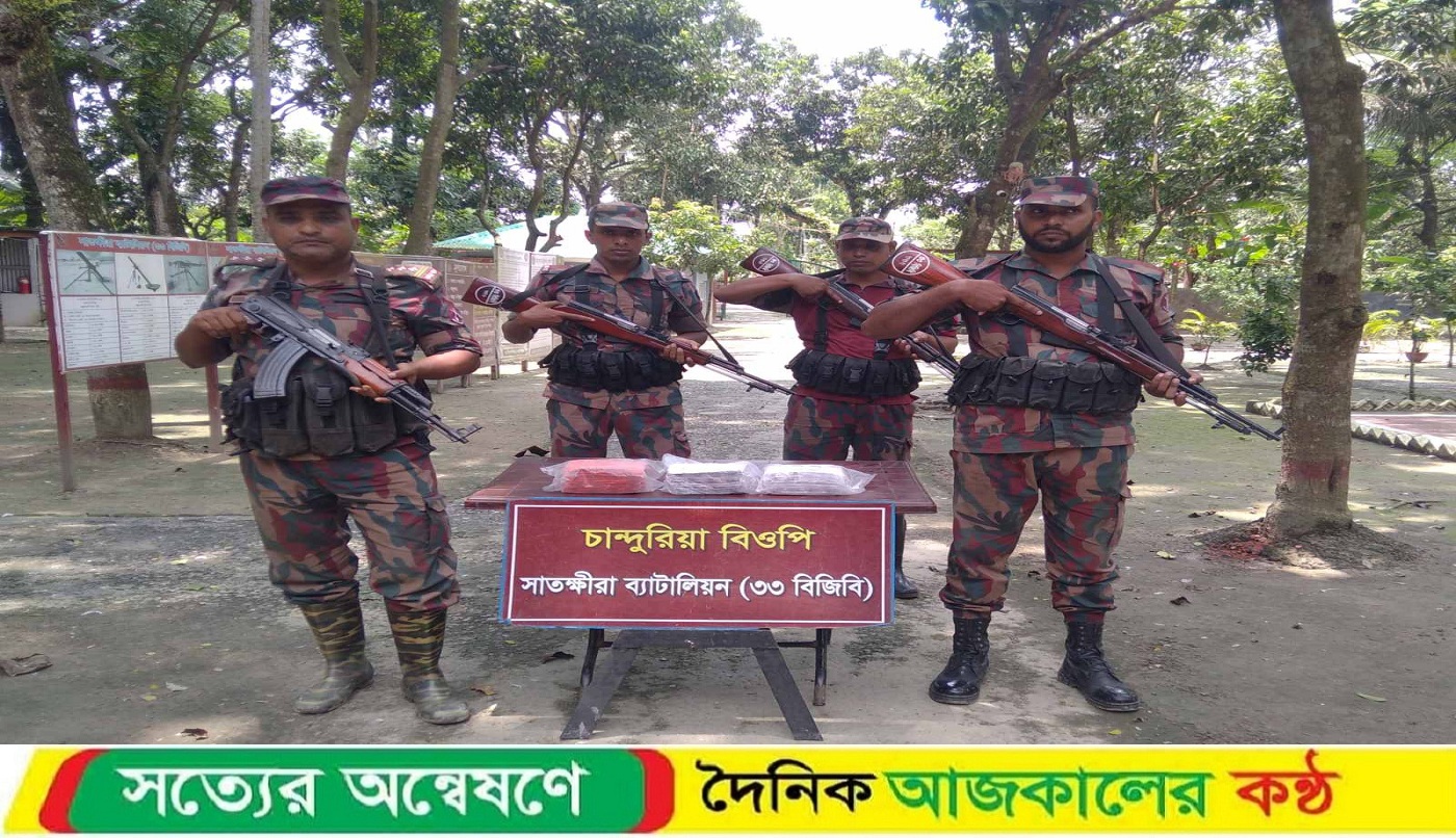 ৩০ বোতল ভারতীয় মদ এবং ০২ বোতল ভারতীয় নেশাজাতীয় সিরাপসহ দশ লক্ষাধিক টাকার ভারতীয় মালামাল জব্দ