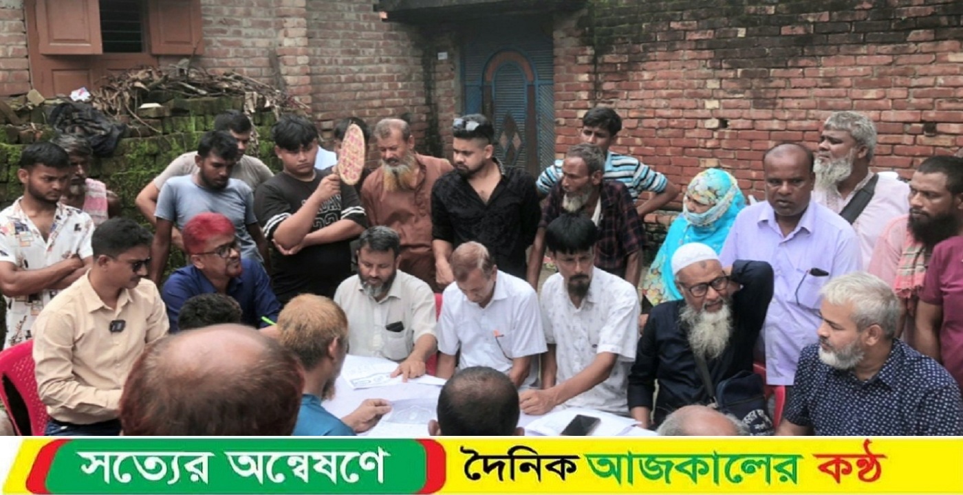 নওগাঁয় মানবাধিকার কর্মী সেজে মীমাংসা করতে এসে আটক ৪