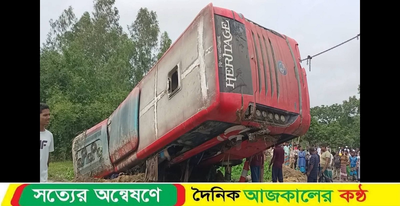 দিনাজপুরের আমবাড়িতে যাত্রীবাহী বাস খাদে, গণঅধিকার নেতা ফারুকসহ আহত ১২