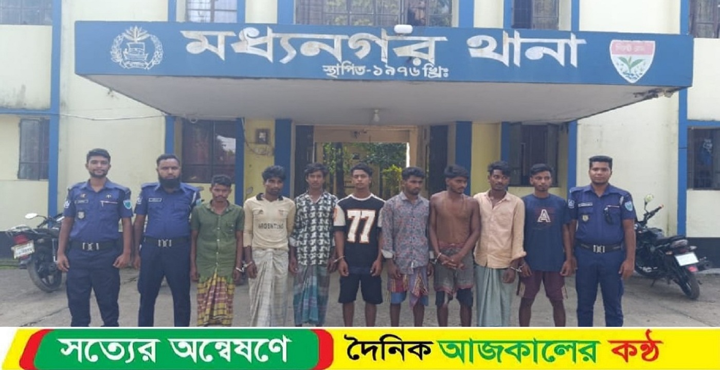 মধ্যনগরে স্টিলবডি নৌকা ও বালু সহ আটক ৮
