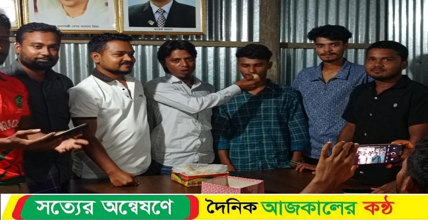 মধ্যনগর উপজেলা নবীন দলের যুগ্ম আহ্বায়ক হওয়ায় ভোলাগঞ্জ বিএনপির অফিসে মিষ্টি বিতরণ