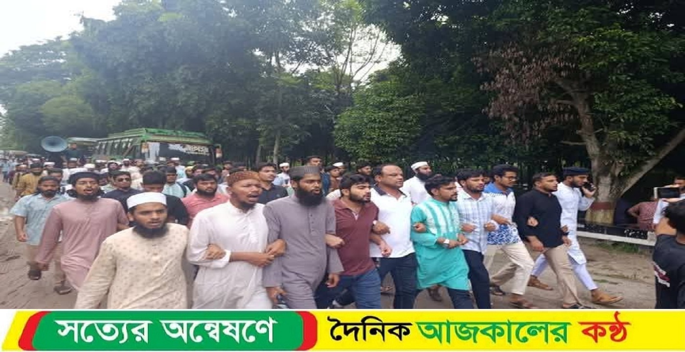 “ফাঁসি ফাঁসি ফাঁসি চাই, খুনিদের ফাঁসি চাই” শ্লোগানে উত্তাল ইবি ক্যাম্পাস