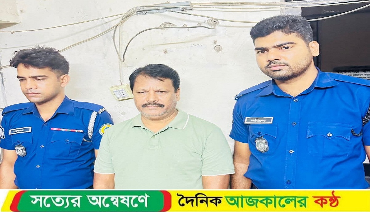 বাকেরগঞ্জ পৌরসভার সাবেক মেয়র লোকমান ডাকুয়া চাঁদাবাজি ও বিস্ফোরক আইন মামলায় গ্রেপ্তার