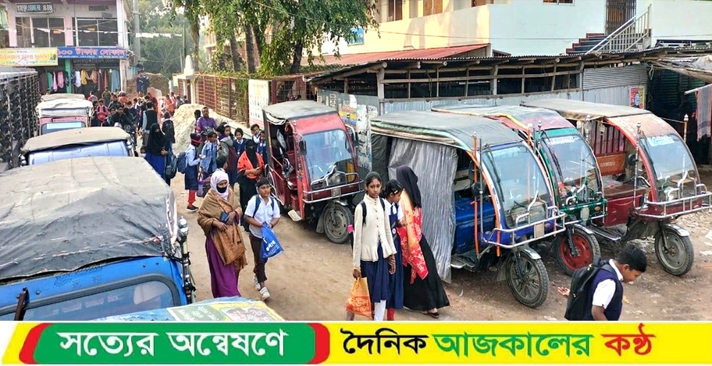 বাকেরগঞ্জে ইজিবাইকের দৌরাত্ম্যে অতিষ্ঠ সাধারণ মানুষ জনদুর্ভোগ চরমে প্রতিদিন ঘটছে ছোট-বড় দুর্ঘটনা!
