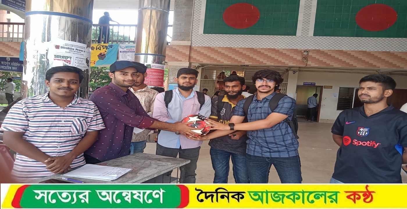 ববি ছাত্রদল নেতা ওয়াহিদুজ্জামানের উদ্যোগে ফুটবল বিতরণ কর্মসূচি