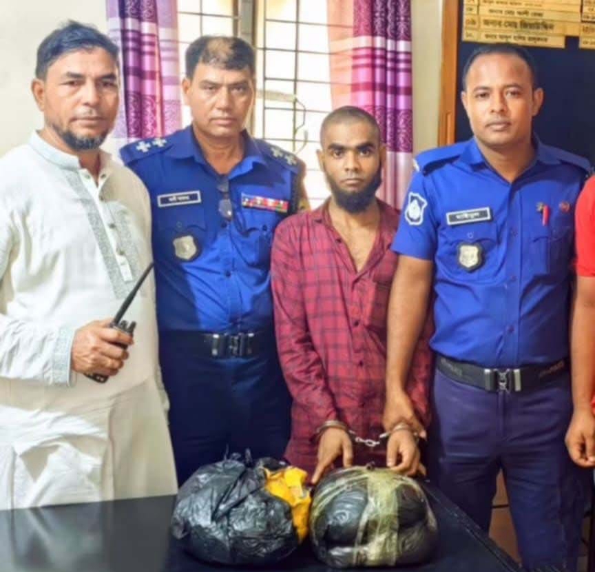 মঠবাড়িয়ায় গাঁজাসহ মাদক কারবারি আটক