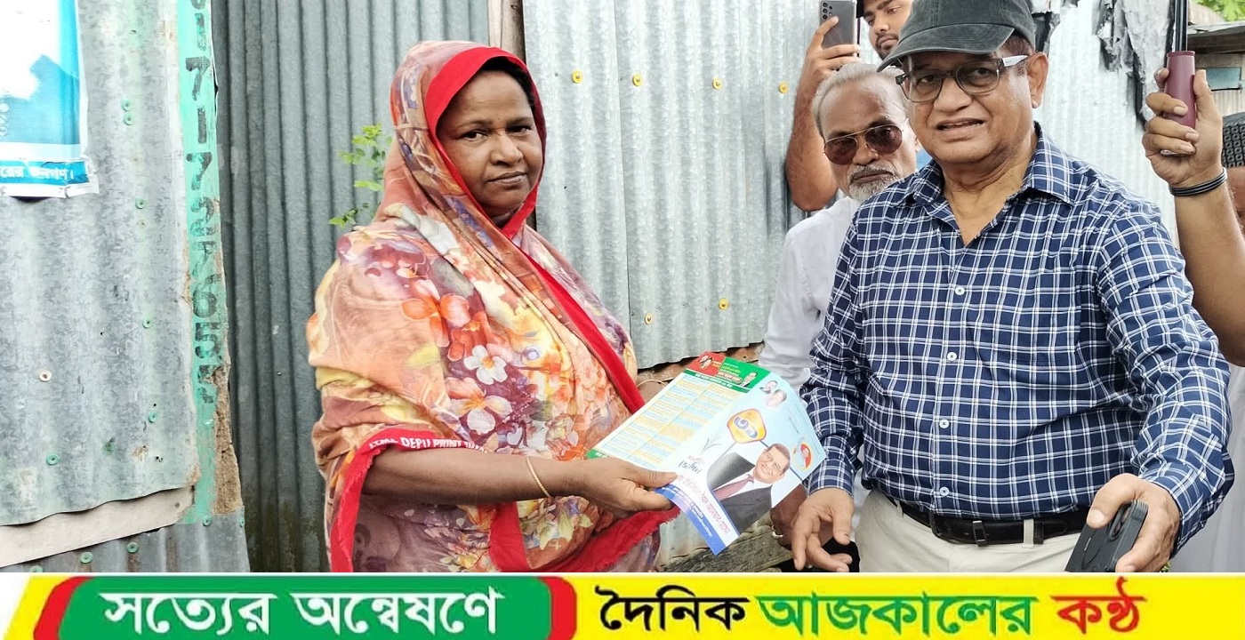 বানারীপাড়ায় তারেক রহমান ঘোষিত ৩১ দফার প্রচারে কর্নেল (অব.) আনোয়ার হোসেনের লিফলেট বিতরণ