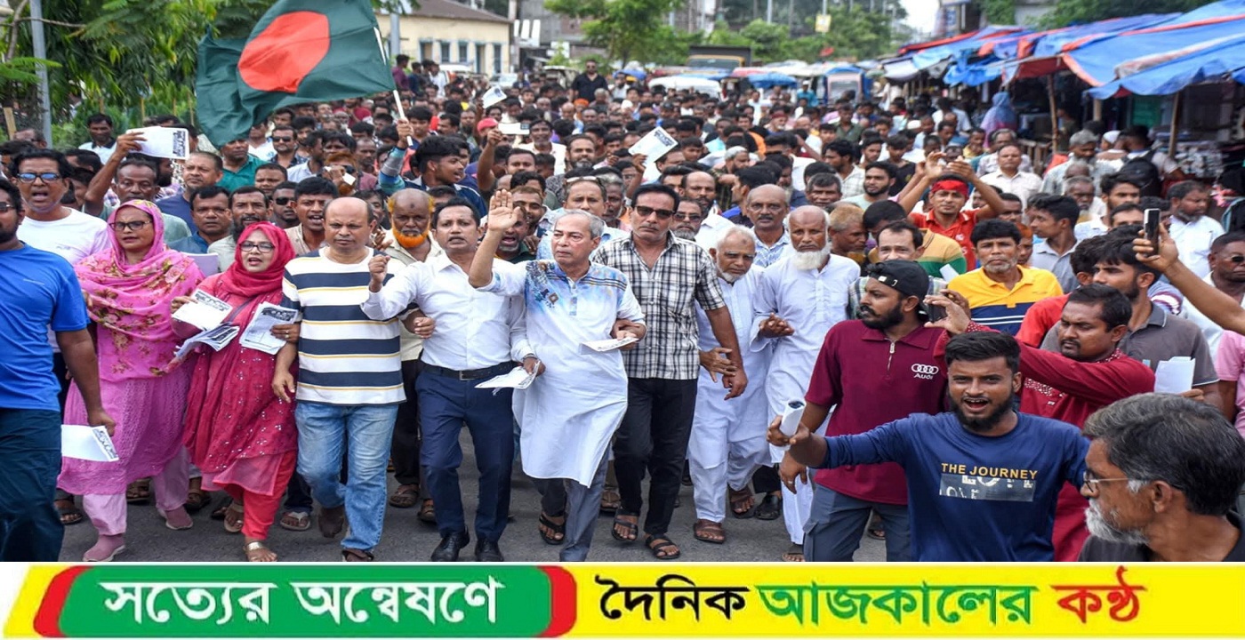 গাইবান্ধায় ৩১ দফা দাবী বাস্তবায়নে লিফলেট বিতরণ