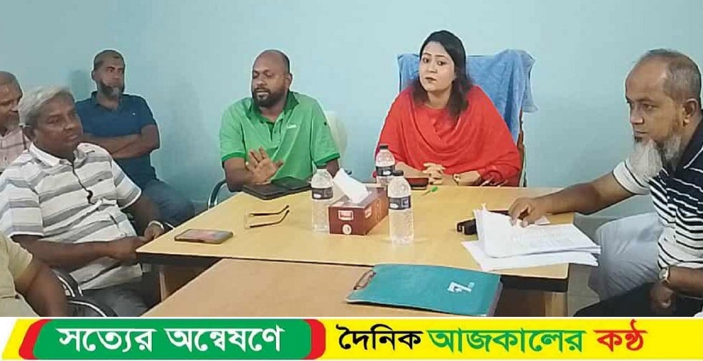 গৌরনদী বাসষ্টান্ড ব্যবসায়ীদের সঙ্গে পৌর প্রশাসকের মতবিনিময়