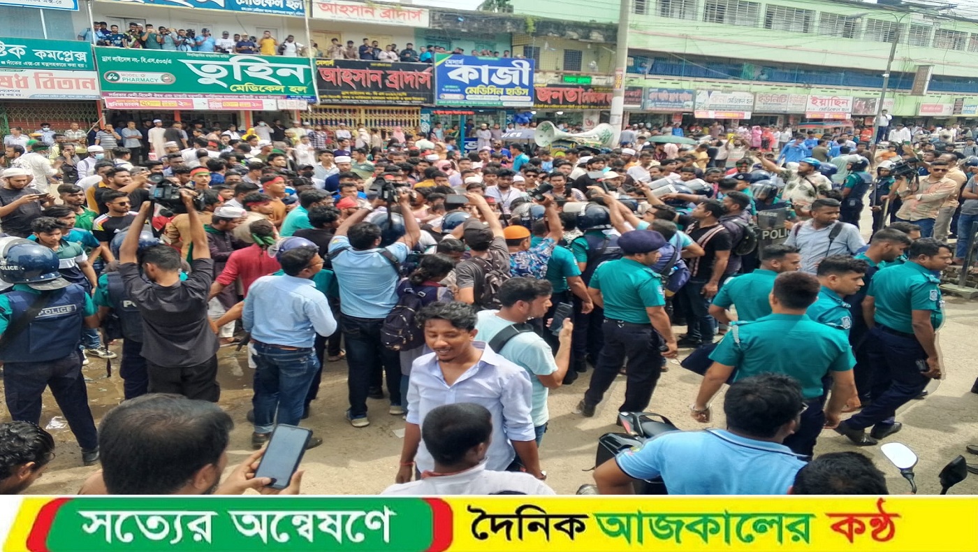 বরিশাল শেবাচিম হাসপাতালের সামনে উত্তেজনা,আন্দোলনকারীদের ওপর ইটপাটকেল নিক্ষেপ