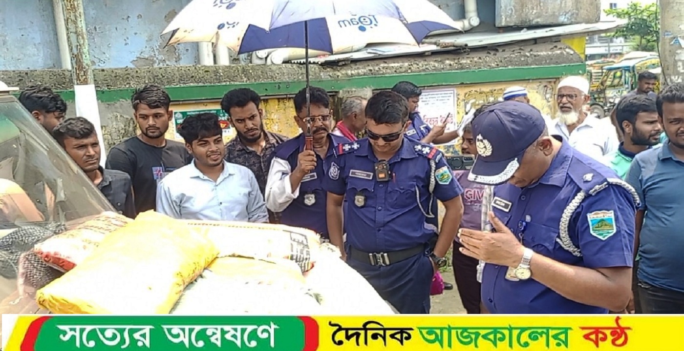 নাটোরে ট্রাফিক পুলিশের জালে ১৭ কেজি গাঁজাসহ গাড়ি জব্দ