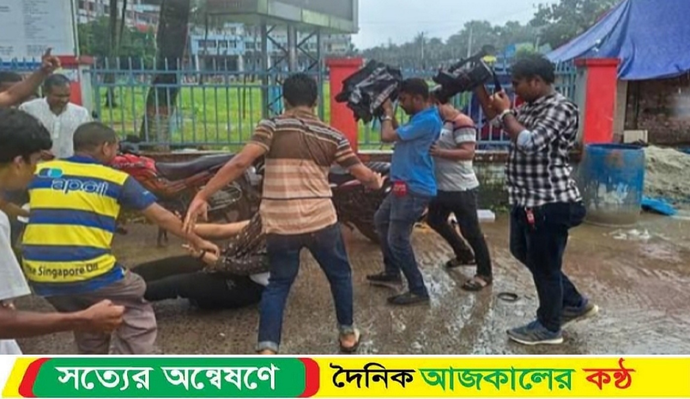 বরিশাল শে-রে বাংলা হাসপাতালের কর্মচারীদের মারধরে পন্ড হয়ে গেছে ছাত্র জনতার অনশন