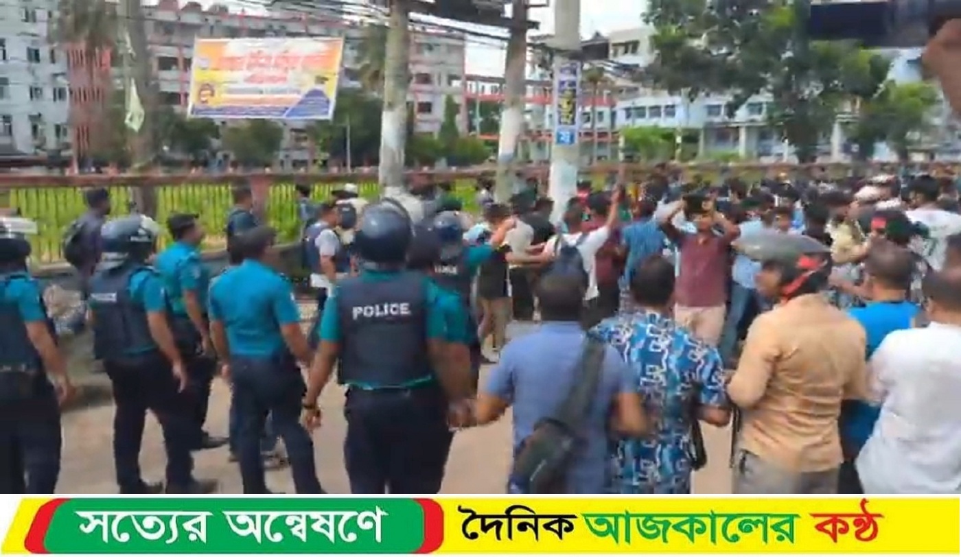 বরিশালে শের ই বাংলা হাসপাতালের সামনে ফের উত্তেজনা দাওয়া পালটা ধাওয়া