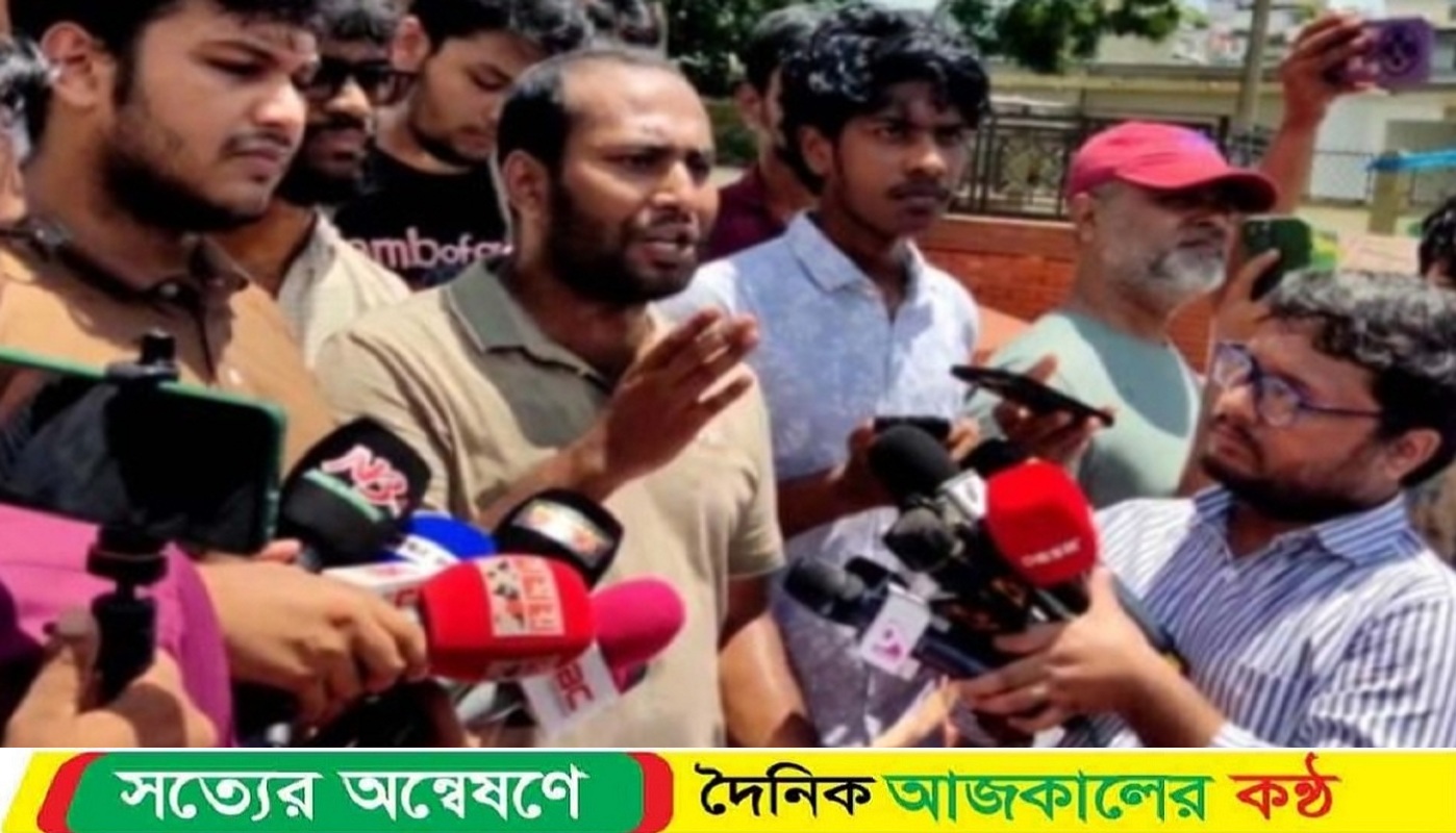 বরিশালে শিক্ষার্থীদের স্মারকলিপি জমা দিতে বাধা, কয়েকজন আটকের অভিযোগ