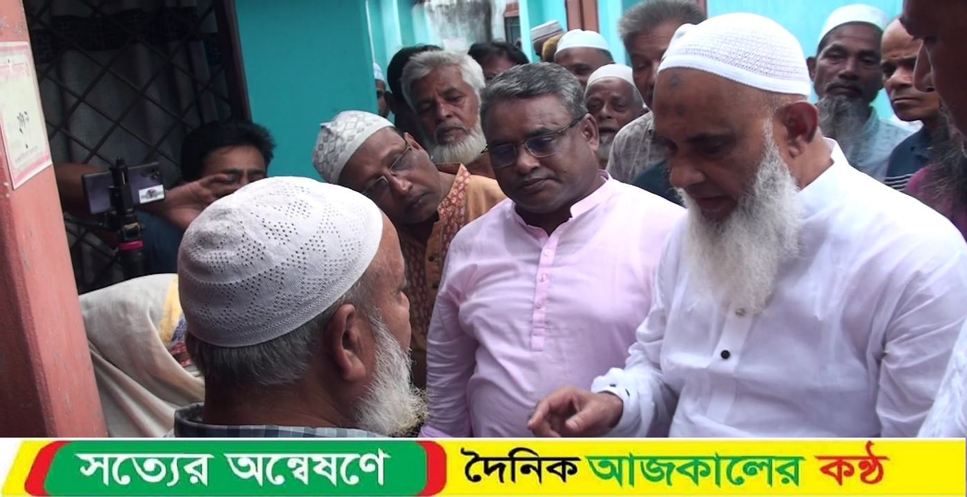 নাটোরে সাবেক পৌর মেয়র ও বিএনপির নেতার পক্ষ থেকে আর্থিক অনুদান প্রদান