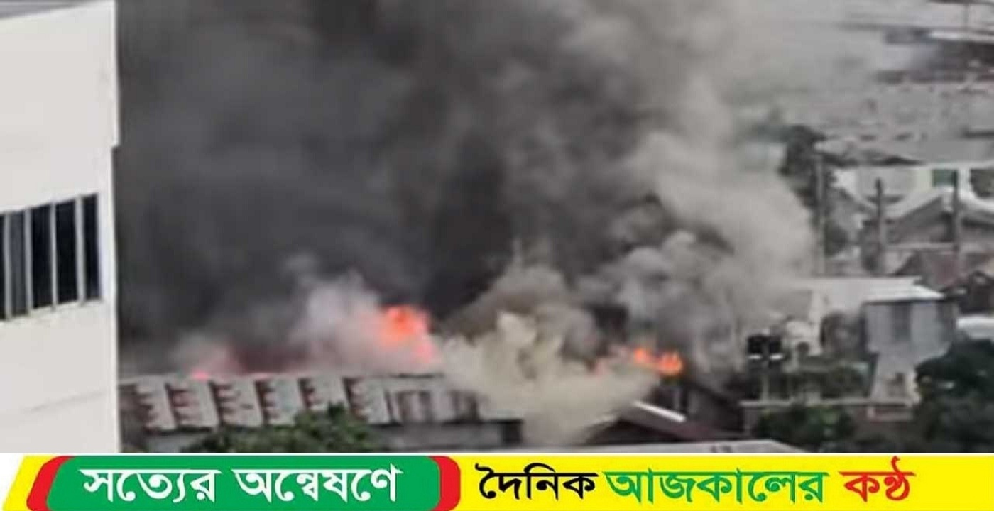 মহাখালীর সাততলা বস্তিতে ভয়াবহ আগুন