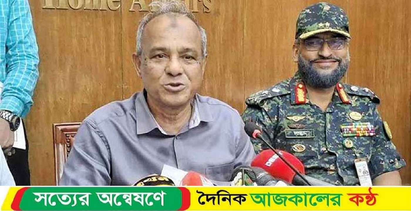 পুলিশের লুট হওয়া অস্ত্রের খোঁজ দিলেই মিলবে পুরস্কার: স্বরাষ্ট্র উপদেষ্টা