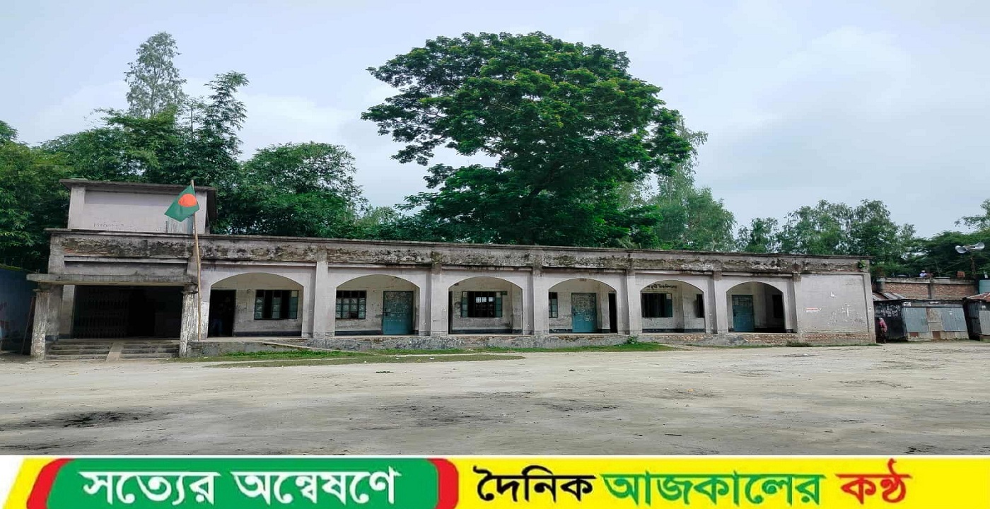 গাইবান্ধায় হাইস্কুলের ভারপ্রাপ্ত পদ নিয়ে দ্বন্দ্ব নিয়োগ বানিজ্যের অভিযোগ
