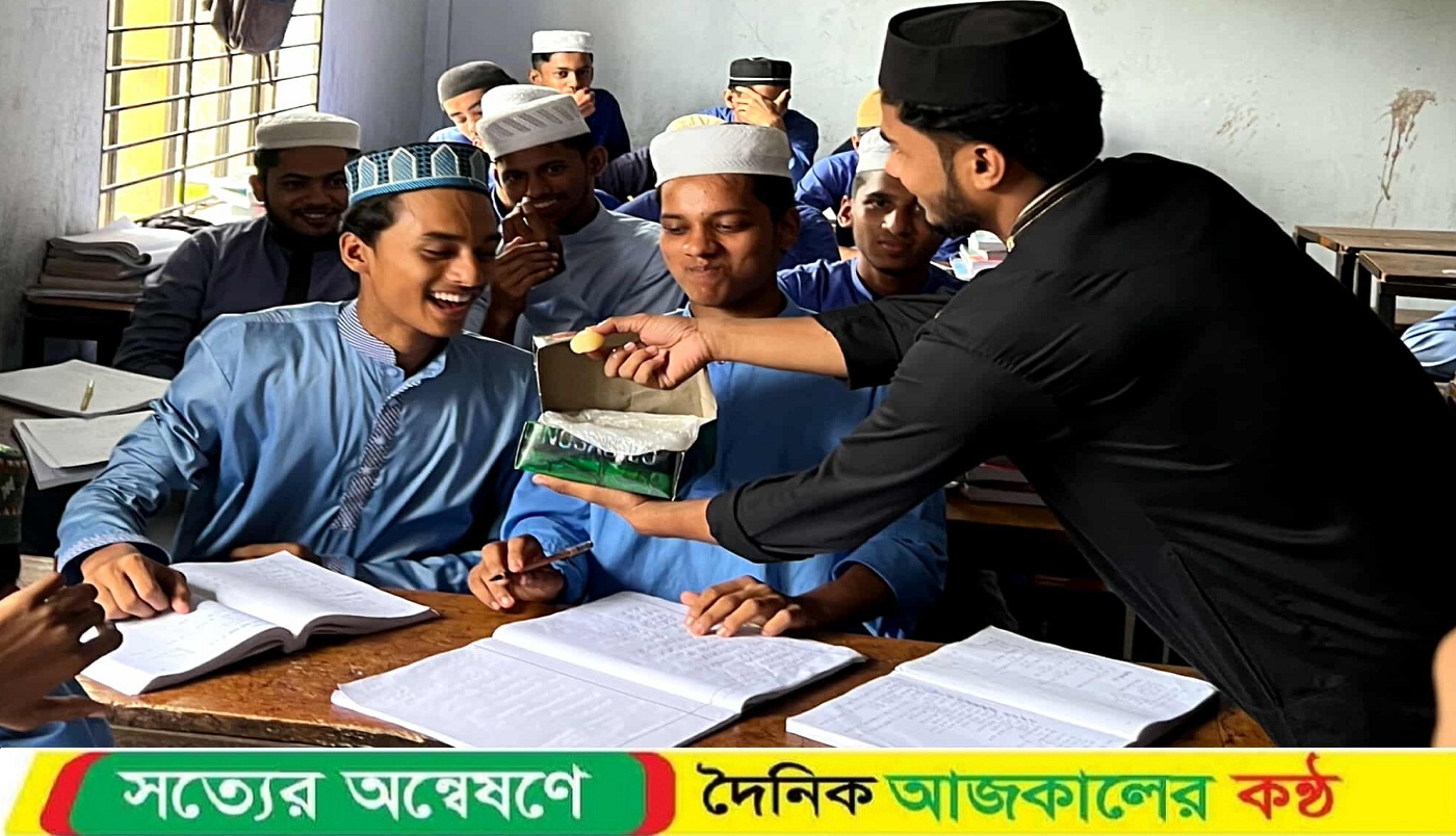 কাটগর মাদ্রাসায় ছাত্রদলের প্রথম কমিটি গঠন উপলক্ষে মিষ্টি বিতরণ
