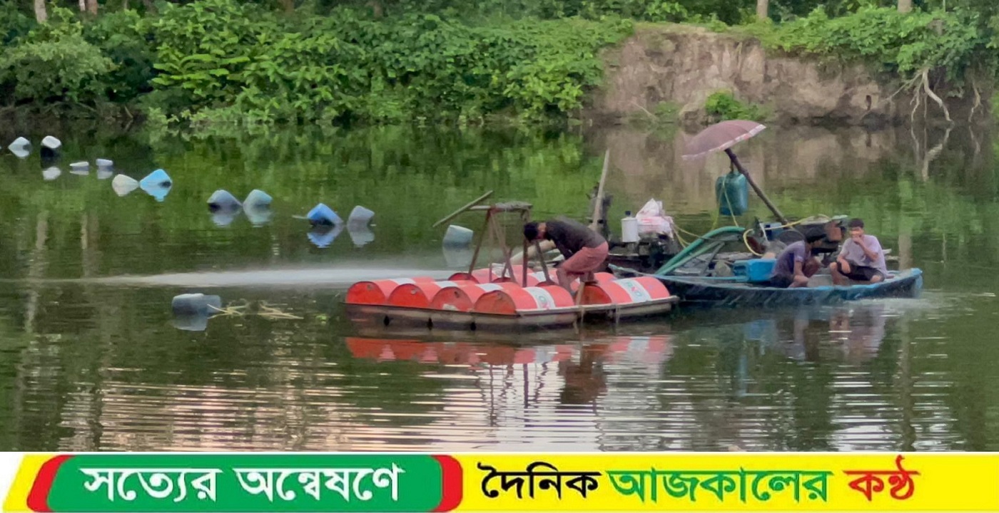 মুরাদনগরে অবৈধ ড্রেজারে মাটি উত্তোলন, বিলীন হচ্ছে ফসলি জমি
