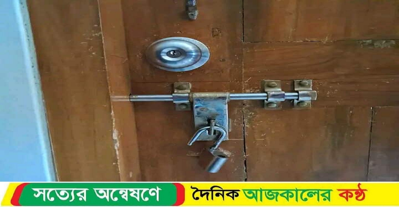 মাভাবিপ্রবি উত্তাল: রেজিস্ট্রারের বিচারের দাবিতে শিক্ষার্থীদের রেজিস্ট্রার অফিসে তালা, পরে তালা খুলে দিল ছাত্রদল ও শিবির