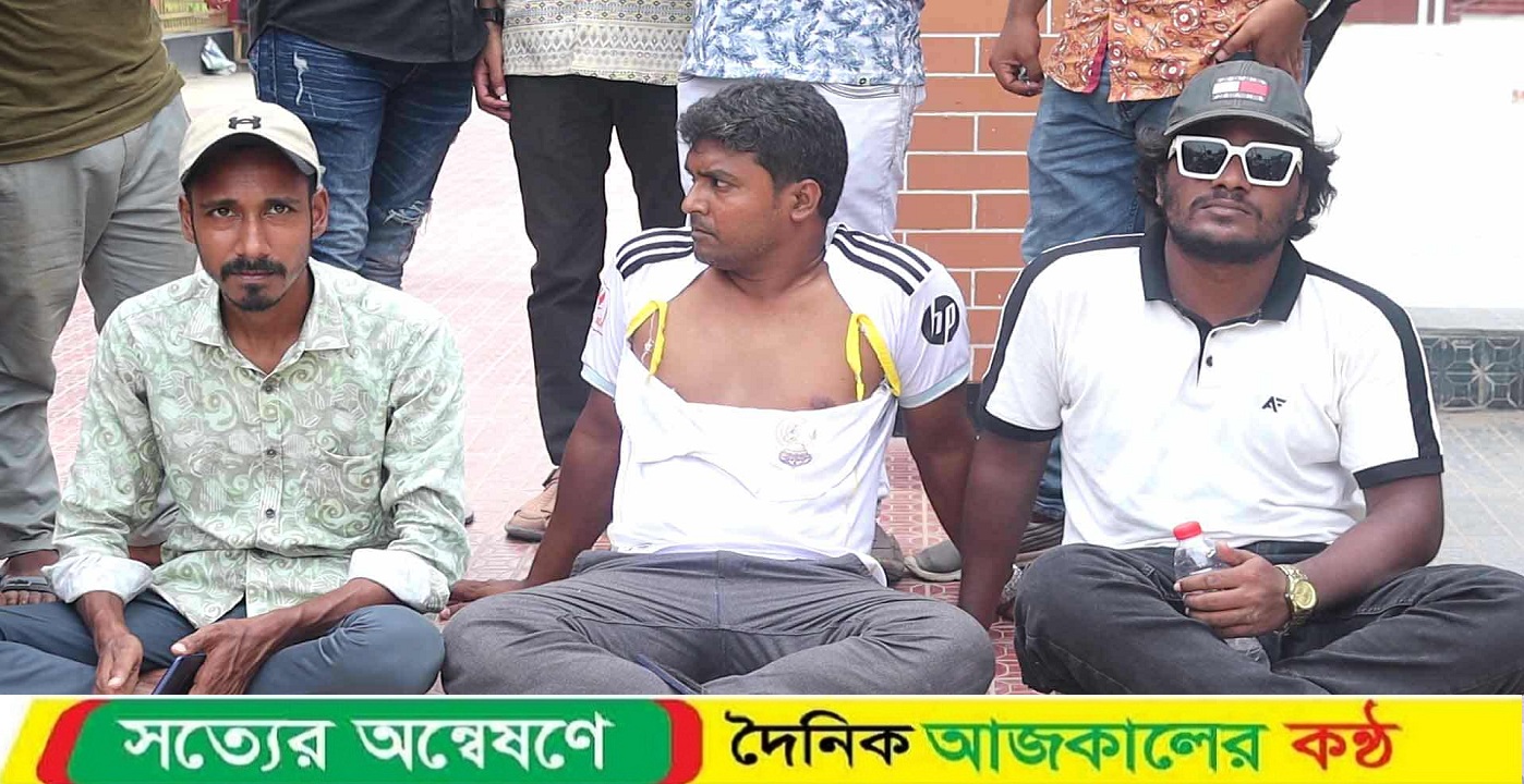 নওগাঁ সরকারি কলেজে মাইকে ঘোষণা দিয়ে ছাত্রদলের আহ্বায়কের ওপর হামলা