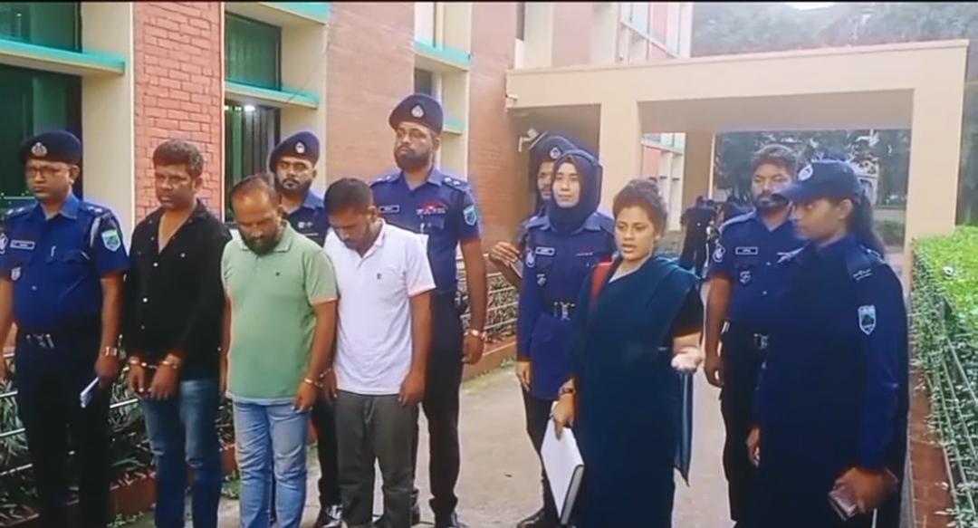 নওগাঁয় ৪ ভুয়া পুলিশসহ গ্রেফতার ৬