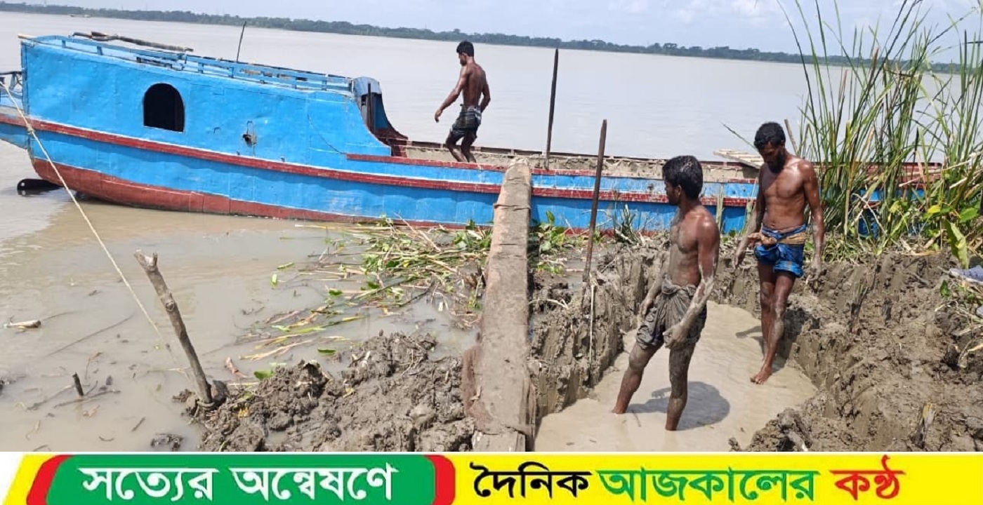 দুমকিতে চরের মাটি কাটাকালে ট্রলারসহ ৫ শ্রমিক আটক