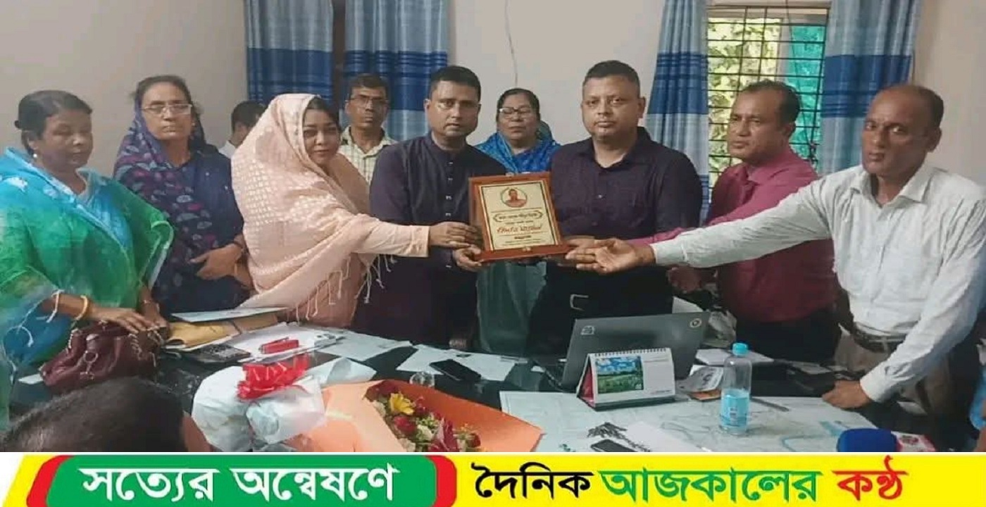 বাকেরগঞ্জের প্রাথমিক শিক্ষা কর্মকর্তা শহিদুল ইসলামকে উজিরপুর বদলী; শিক্ষকদের ফুলেল শুভেচ্ছায় সিক্ত!